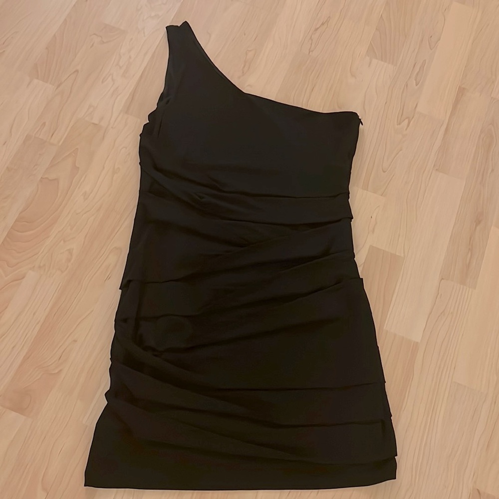 Perfect little black dress. Never worn!